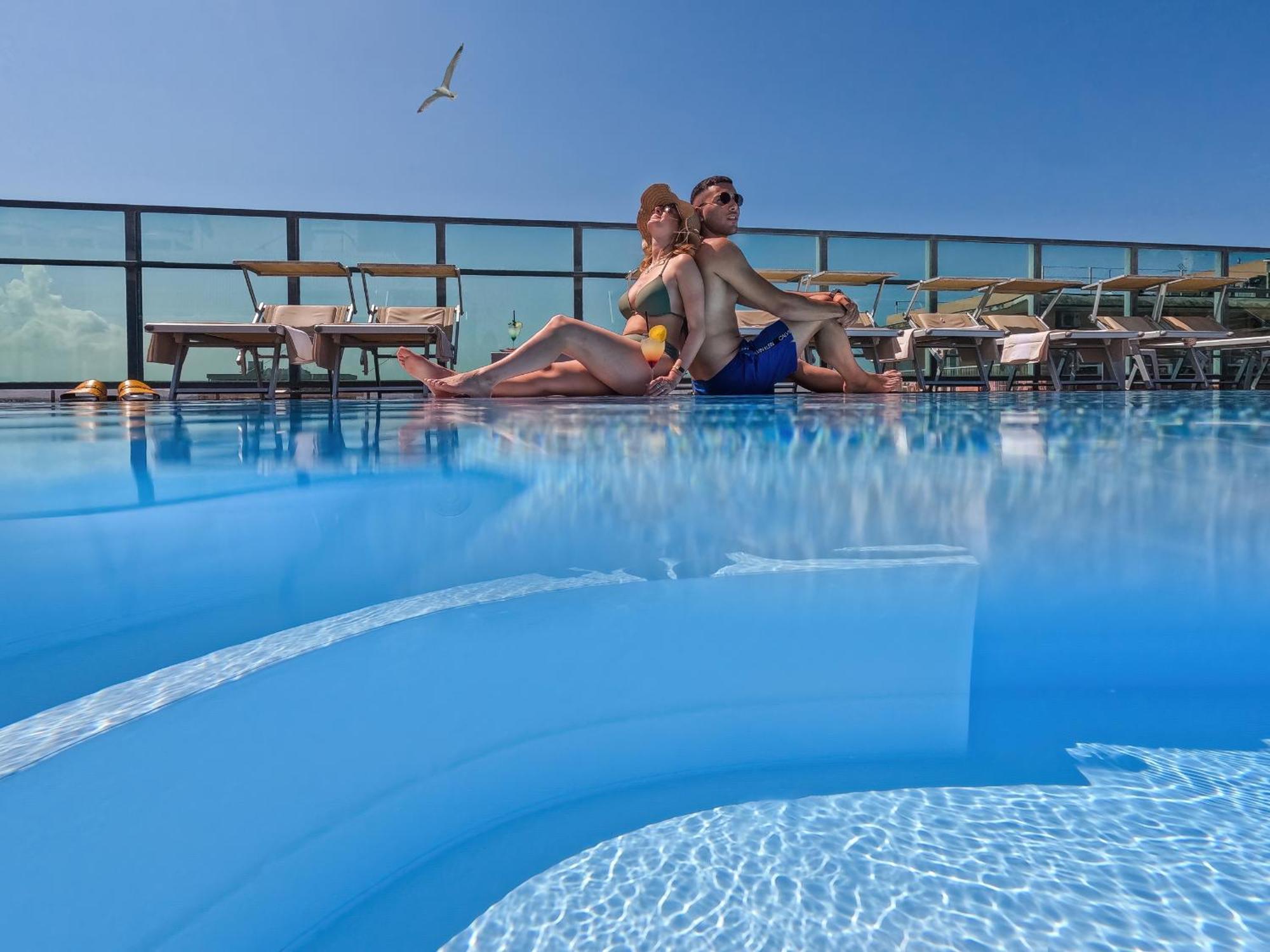 Hotel Universal Cattolica Exterior foto
