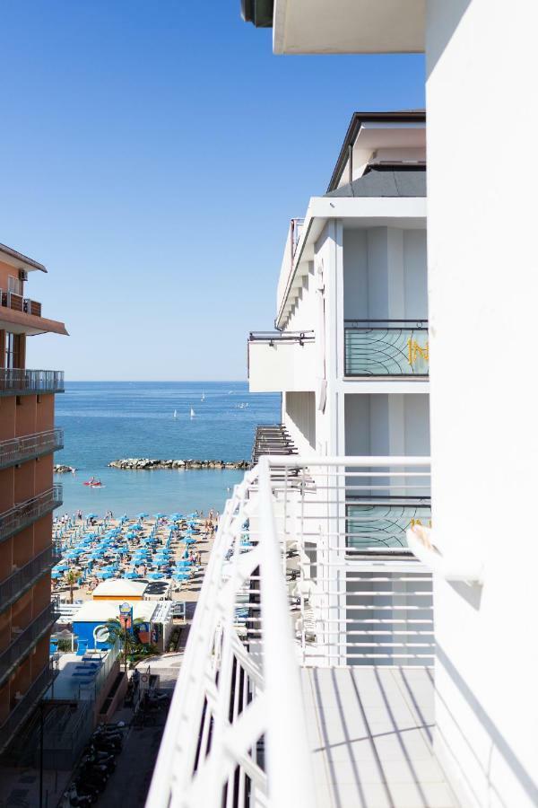 Hotel Universal Cattolica Exterior foto
